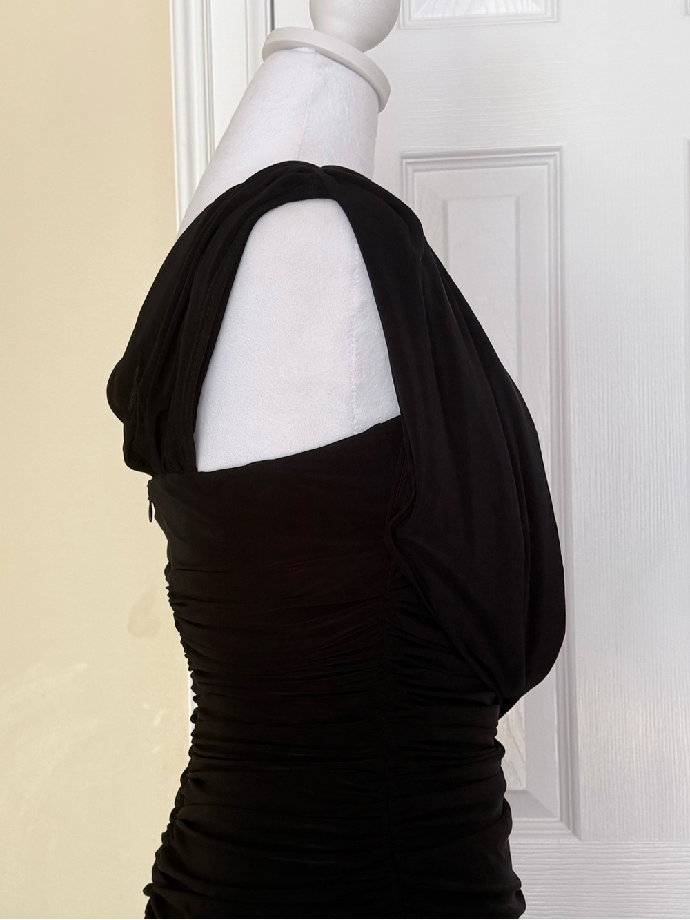 Marciano One-Shoulder Black Ruched Drape Dress Back Zip Sexy Fitted Small NWT - Picture 5 of 12
